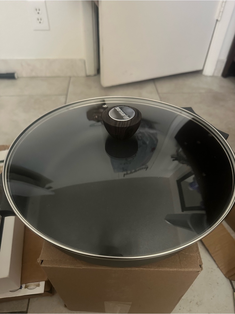 Source Unknown Black Nonstick Skillet with Glass Lid and Wood-Style Knob